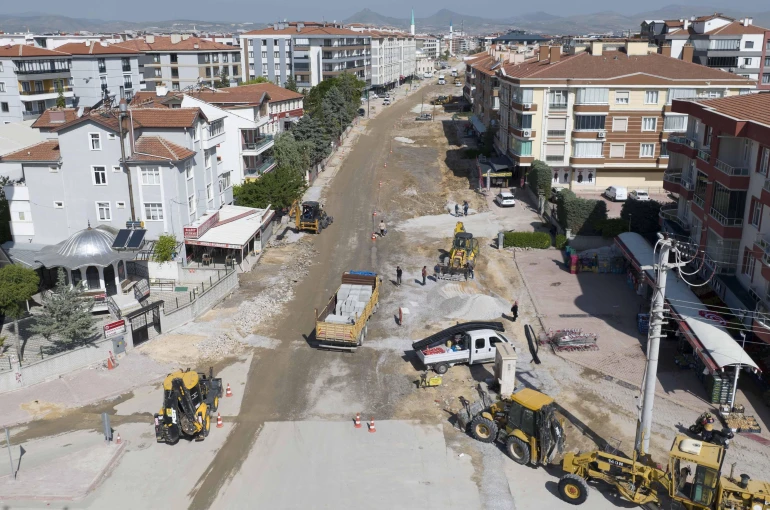 Küçükkumköprü Caddesi’nde altyapı çalışmaları sürüyor