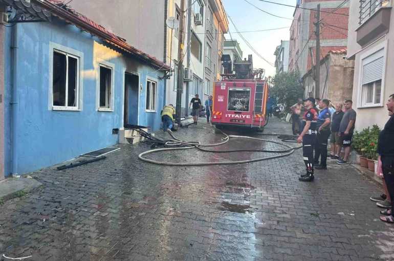 Küçükkuyu’da ev yangını: 1 kişi yaralandı 