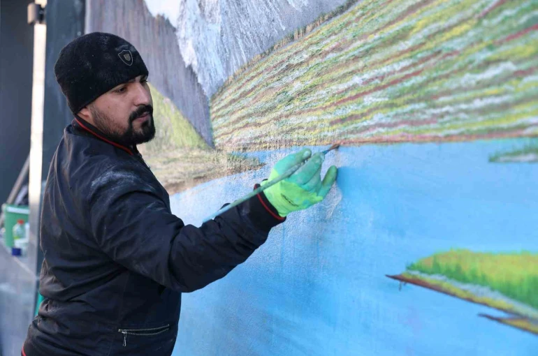 Kule vinçten tuvale: Kırşehir’de operatörün sanat yolculuğu