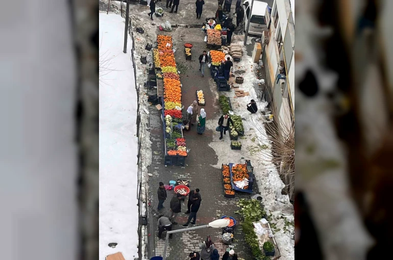 Kulp’ta kar engeli aşıldı, salı pazarı üç haftanın ardından açıldı 