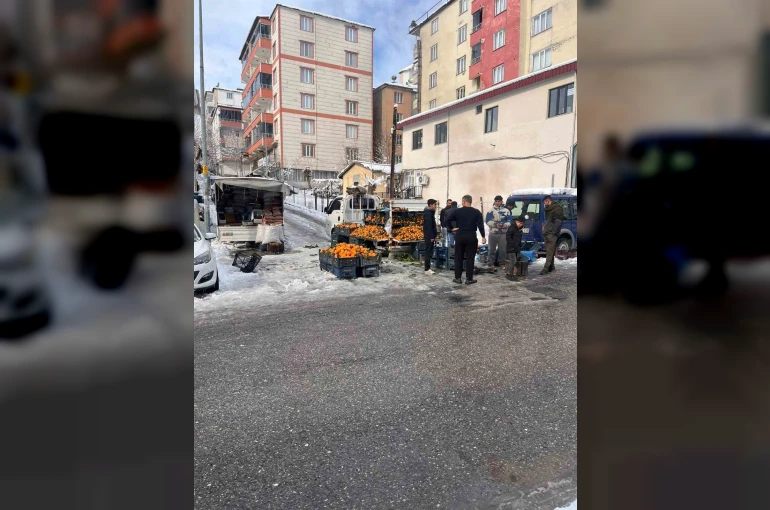 Kulp’ta kar esareti: Pazar esnafının büyük çoğunluğu tezgah açamadı