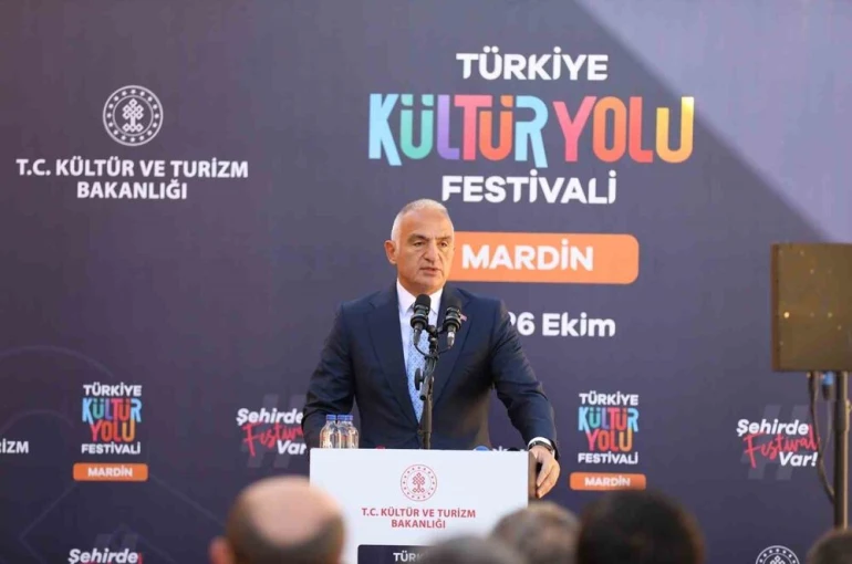 Kültür ve Turizm Bakanı Ersoy: "Gelecek sene 4 ilimizi daha ekleyerek şenliklerimizi 9 şehrimizde düzenleyeceğiz"