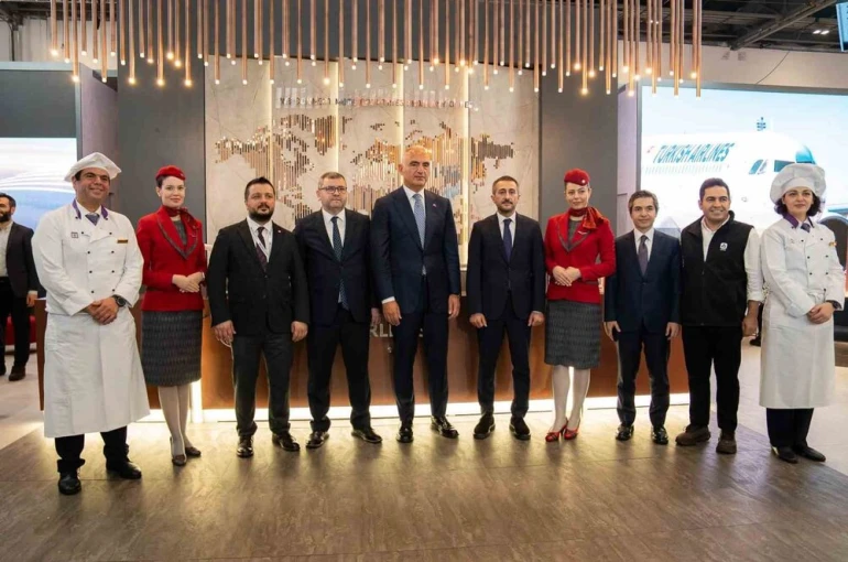 Kültür ve Turizm Bakanı Ersoy: "(Turizmde) Yıl sonu hedefimiz 64 milyar dolara emin adımlarla ilerliyoruz"