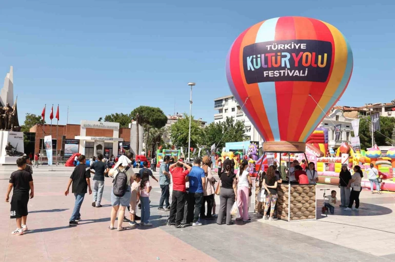 Kültür Yolu Festivali coşkusu Manisa’ya damga vurdu