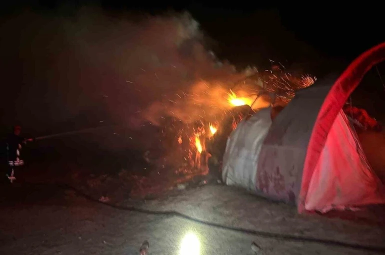 Kulu’da bahçedeki saman balyaları alev alev yandı