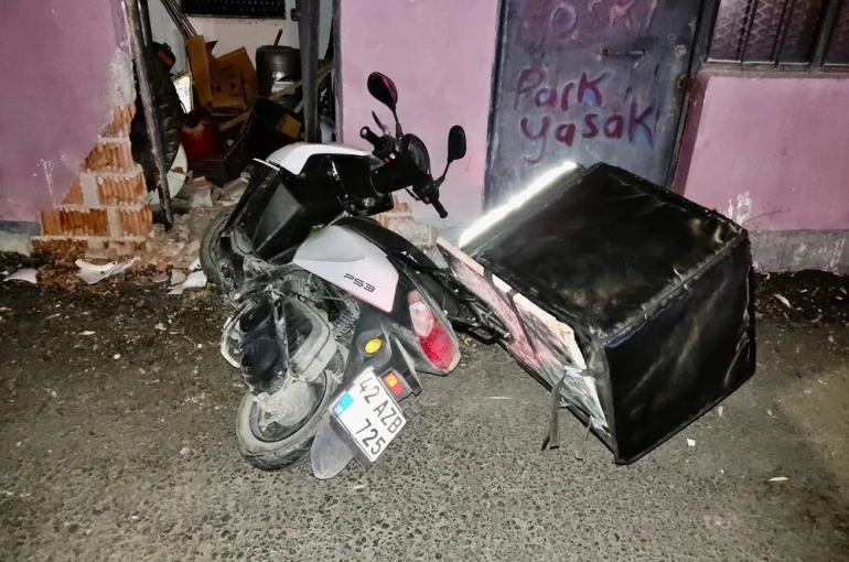 Kulu’da motosiklet duvara çarptı, sürücü yaralandı