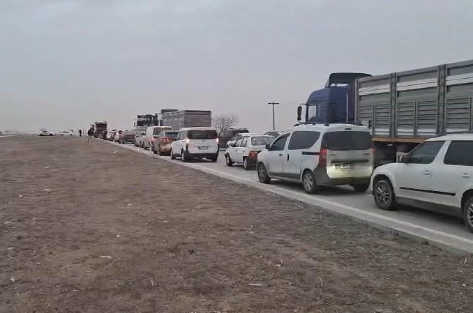 Kum fırtınası trafiği olumsuz ekliyor