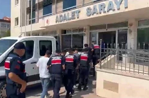 Kumluca’da suç örgütüne yönelik operasyonda 4 şüpheli tutuklandı