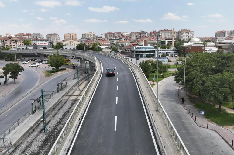 Kunduracılar Üst Geçidi'nde asfalt yenilendi