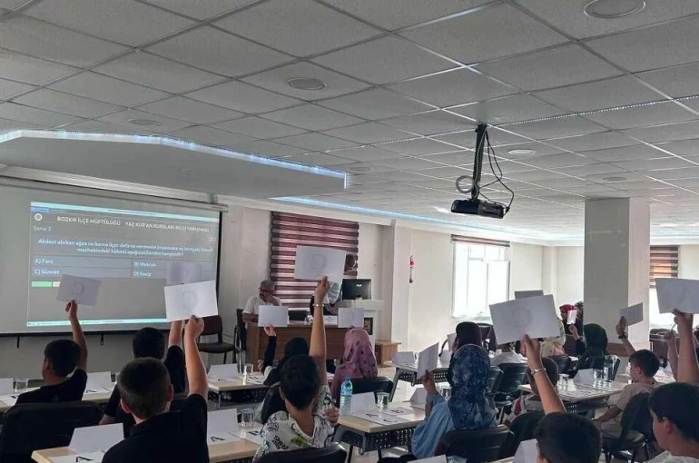 Kur’an Kursu Öğrencileri Ödüllendirildi
