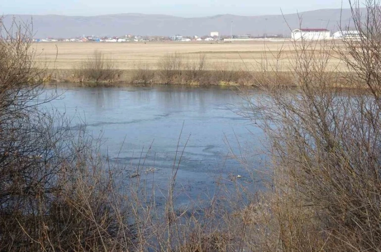 Kura Nehri’nin yüzeyi dondu