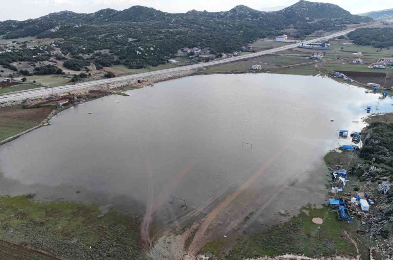 Kuraklıkla mücadele eden Hatay’da bereketin simgesi Kızılgöl yeniden suyla doldu