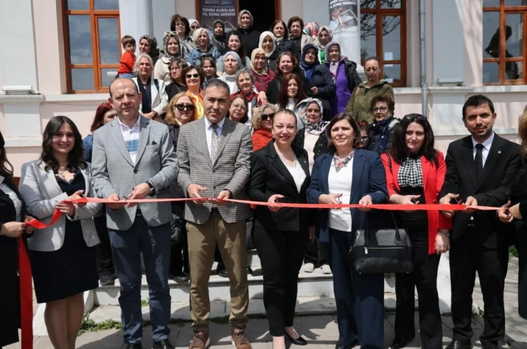 Kursiyerlerin el emeği ürünleri görücüye çıktı