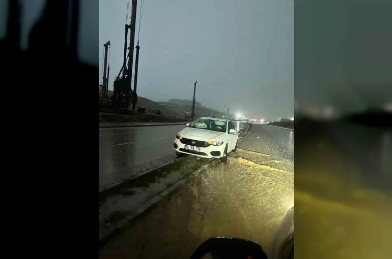 Kurtalan’da maddi hasarlı kaza