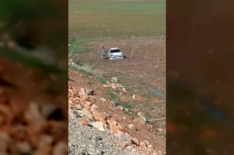 Kurtalan’da otomobil tarlaya uçtu: 1 yaralı