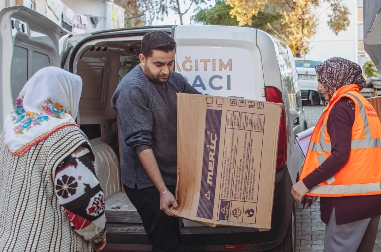 Kuşadası Belediyesi’nin soba yardımı başladı