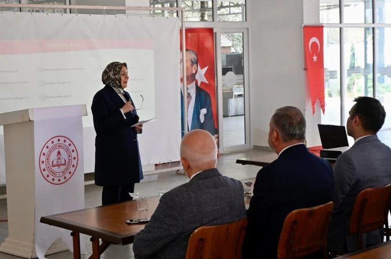 Kuşadası’nda eğitim-öğretim yılı değerlendirme toplantısı yapıldı