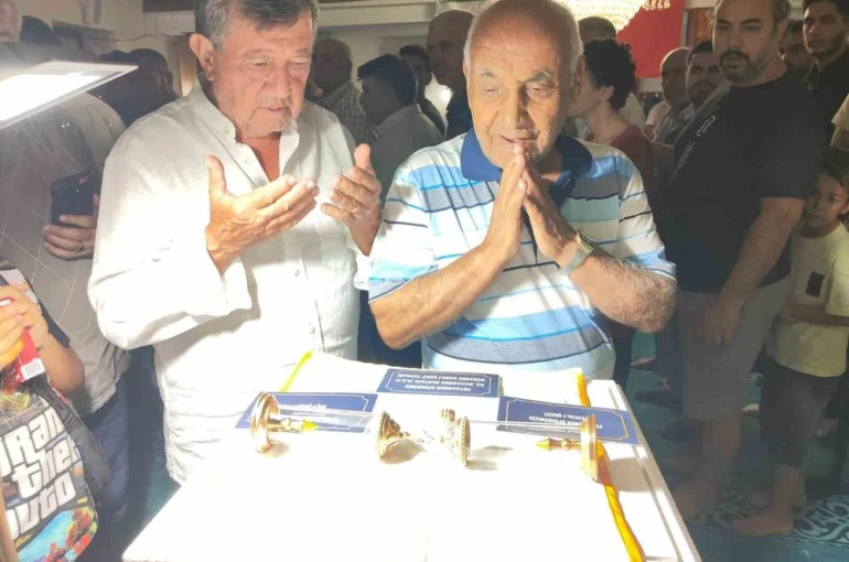 Kuşadası’nda mukaddes emanetler ziyarete açıldı 