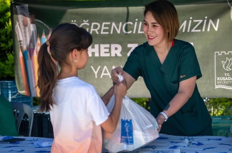 Kuşadası’nda öğrencilere 122 bin beslenme paketi desteği