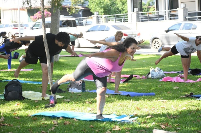 Kuşadası’nda sabah sporu etkinliklerine yoğun ilgi