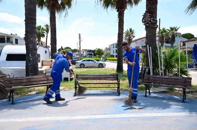 Kuşadası’nda sahil ve yürüyüş yollarında kapsamlı bakım çalışması