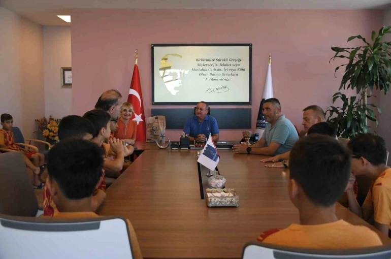 Kuşadası’nın gönül köprüsü 9 yıldır çocukları buluşturuyor
