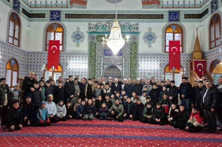 Kütahya Ahteri İmam Hatip Ortaokulu öğrencileri sabah namazında buluştu