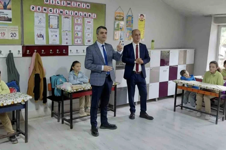 Kütahya ASE Sosyal Bilimler Lisesi’nden Güldüren köyü okuluna anlamlı ziyaret