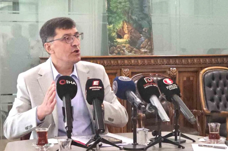 Kütahya Belediye Başkanı Kahveci: "Alnımız açık, başımız dik, görevimizin başındayız"