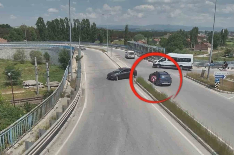 Kütahya Emniyeti’nden uyarı: Hatalı U dönüşü yapan sürücüler kamerada