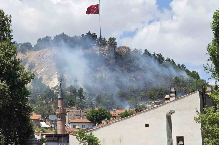 Kütahya Hisar Kalesi’nde yangın paniği