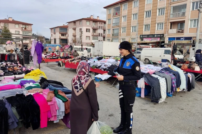 Kütahya İl Emniyet Müdürlüğü’nden semt pazarlarında bilgilendirme çalışması