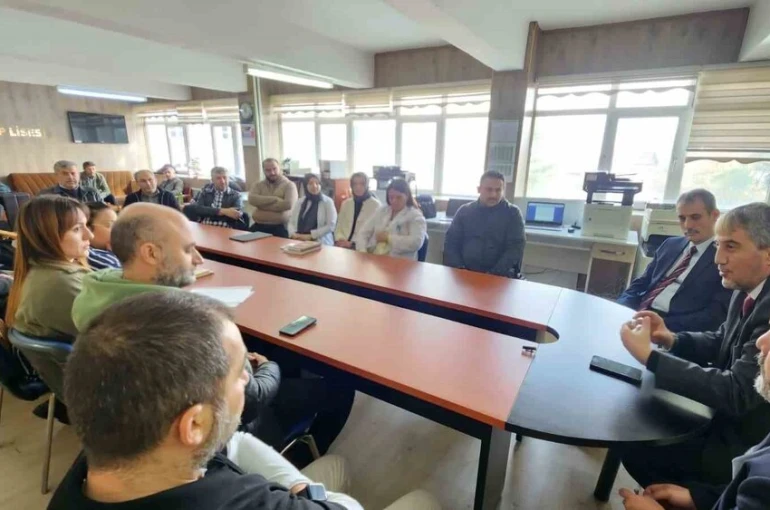 Kütahya İl Millî Eğitim Müdürü Yılmaz öğretmenlerle buluştu