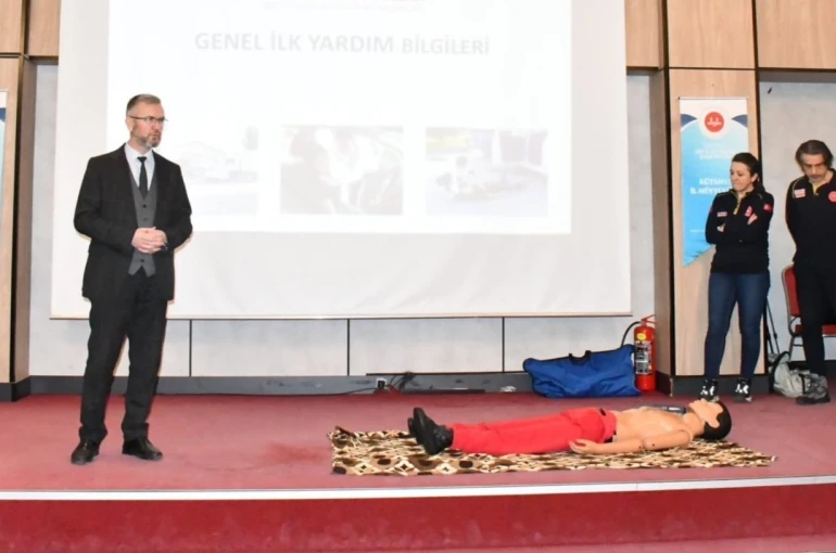 Kütahya İl Müftülüğü’nde personele temel ilk yardım eğitimi