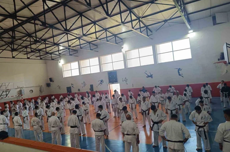 Kütahya Pazarlar’da 200 sporcu Kyokushin-Kan Türkiye Yaz Gelişim Kampı’nda buluştu