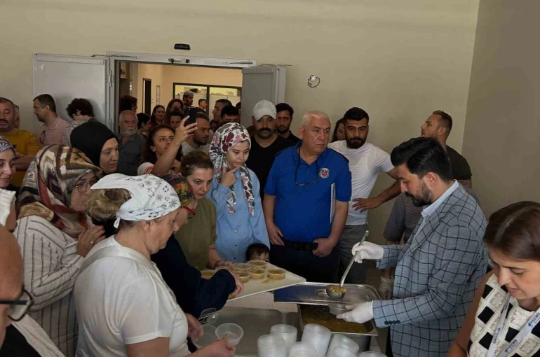 Kütahya Şehir Hastanesi’nde bin kişilik aşure ikramı