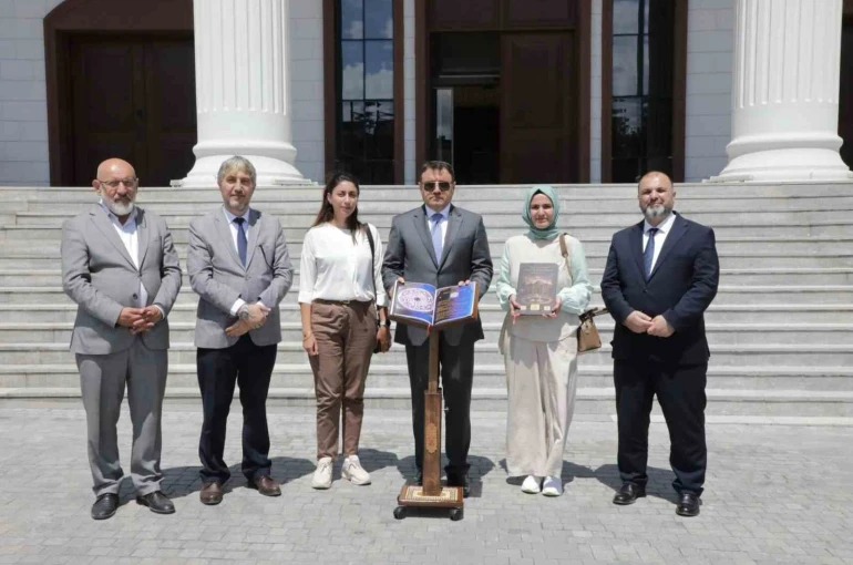 Kütahya Ulu Camii’nde ’Karekodlu Dijital Rehber Sistemi’ hizmete girdi
