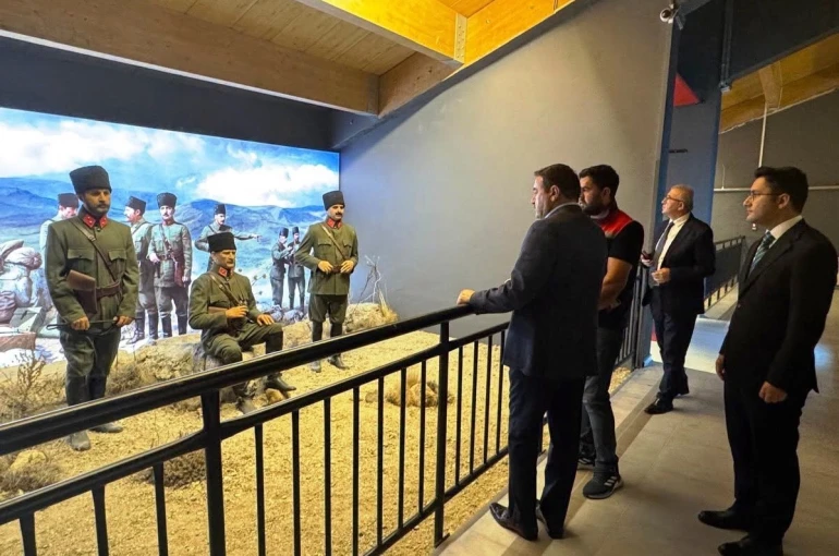 Kütahya Valisi Işın, Dumlupınar Şehitliği ve Diorama Müzesi’nde incelemelerde bulundu
