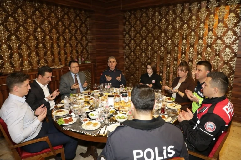 Kütahya Valisi Musa Işın, jandarma ve emniyet personeli ile iftarda buluştu