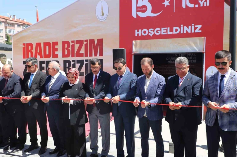Kütahya’da ’15 Temmuz Anma ve Deneyimleme Çadırı’ Zafer Meydanı’nda açıldı