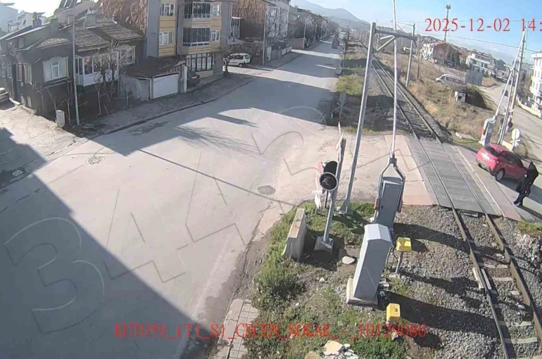 Kütahya’da dikkatsizliğin sebep olduğu kazalar kameraya yansıdı