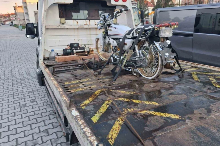 Kütahya’da ’Dur’ ihtarına uymayan ehliyetsiz ve plakasız sürücüye 326 bin TL ceza
