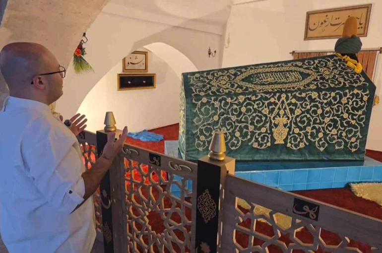 Kütahya’da Ergun Çelebi Hazretleri’nin kabrinde düzenleme
