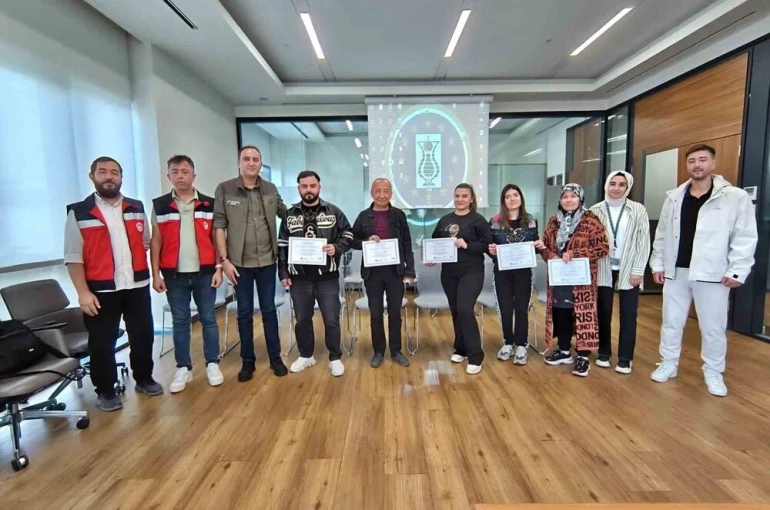 Kütahya’da ev hayvanı satış yeri sahiplerine eğitim