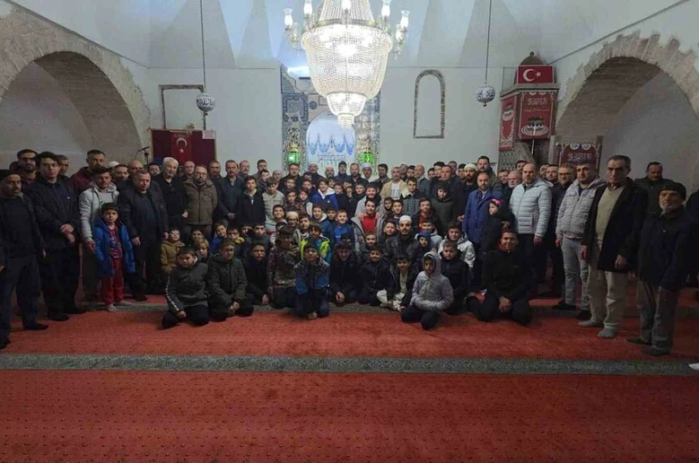 Kütahya’da "Gençler Camide, Alınlar Secdede" buluşması yoğun katılımla gerçekleşti