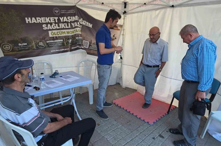 Kütahya’da "Hareket yaşını öğren, sağlıklı yaşa" kampanyası için oluşturulan ölçüm noktası ilgi görüyor