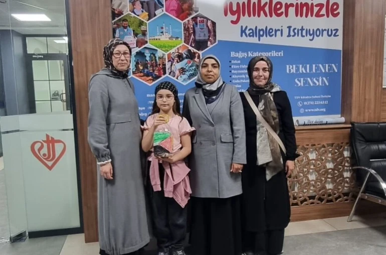 Kütahya’da Kur’an Kursu öğrencisi harçlıklarını Gazze’ye bağışladı