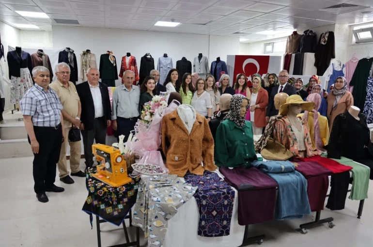 Kütahya’da kursiyerlerin el emeği eserleri sergilendi