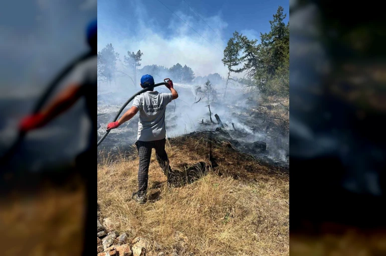 Kütahya’da orman yangını: Ekipler havadan ve karadan müdahale ediyor