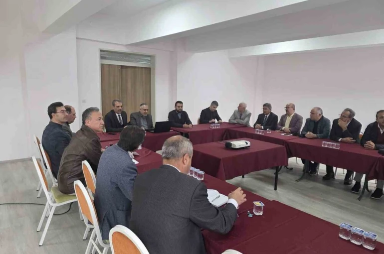 Kütahya’da özel proje uygulayan okullar değerlendirme toplantısında bir araya geldi